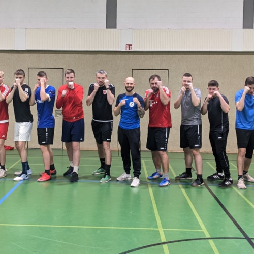 1. Herren Fußballmannschaft erhalten Boxtraining